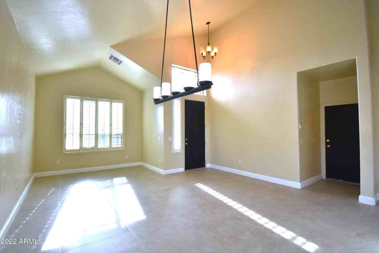 768 E Irma Ln - Photo 3 of 34