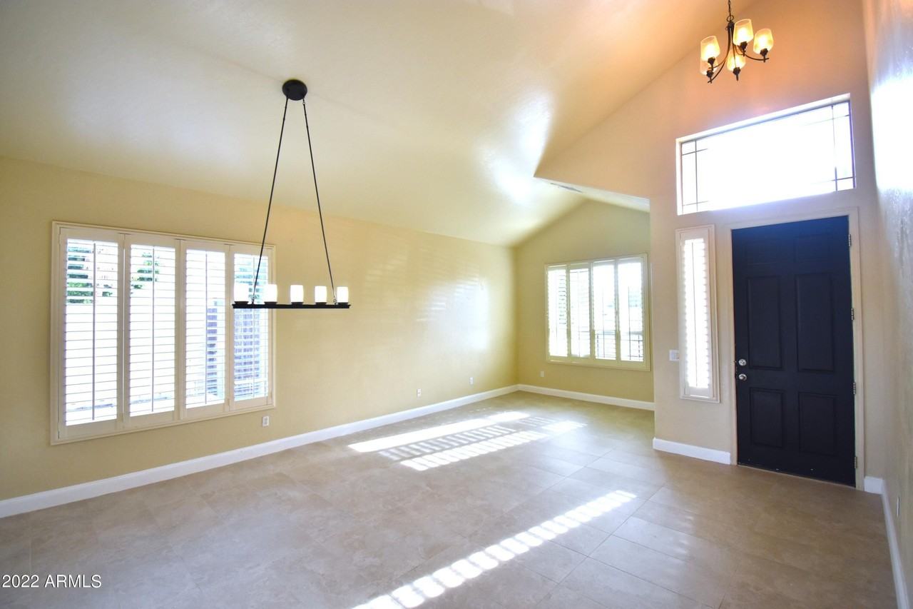 768 E Irma Ln - Photo 4 of 34