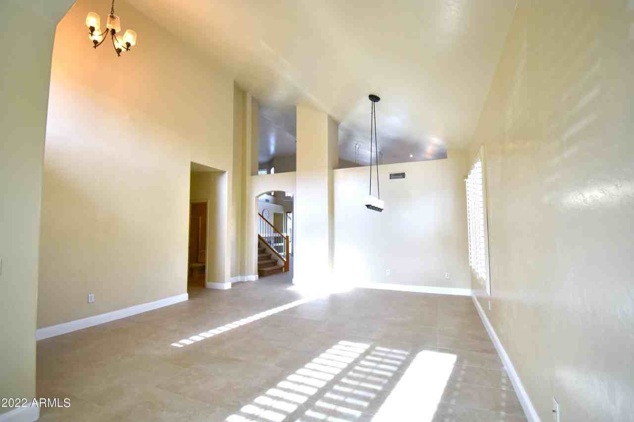 768 E Irma Ln - Photo 5 of 34