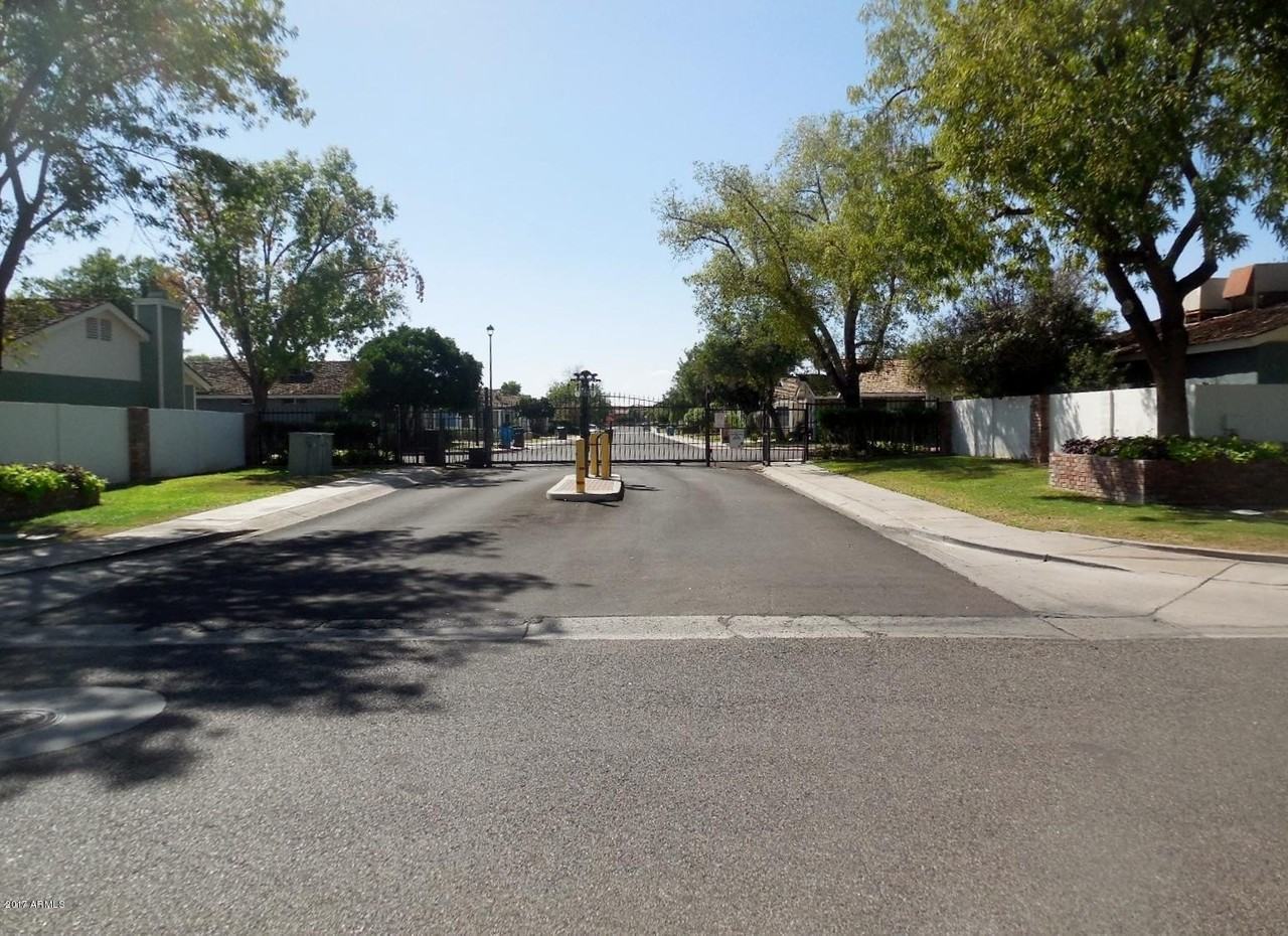 127 E Danbury Rd - Photo 2 of 15