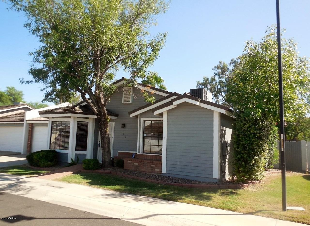 127 E Danbury Rd - Photo 3 of 15