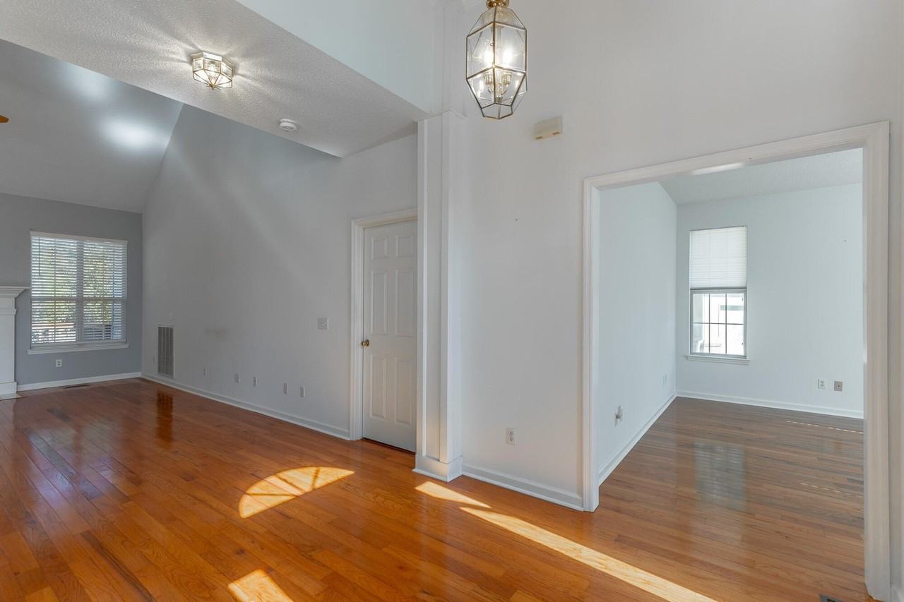 1615 Gunston Hall Rd - Photo 5 of 38