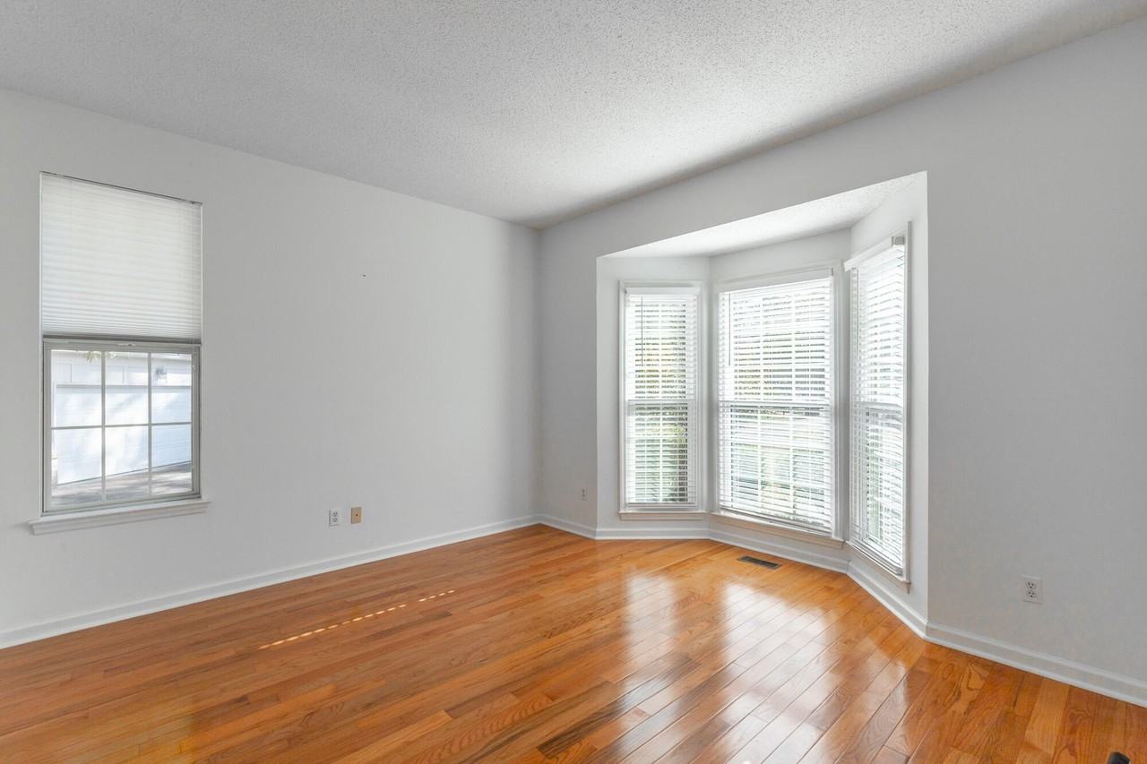 1615 Gunston Hall Rd - Photo 6 of 38