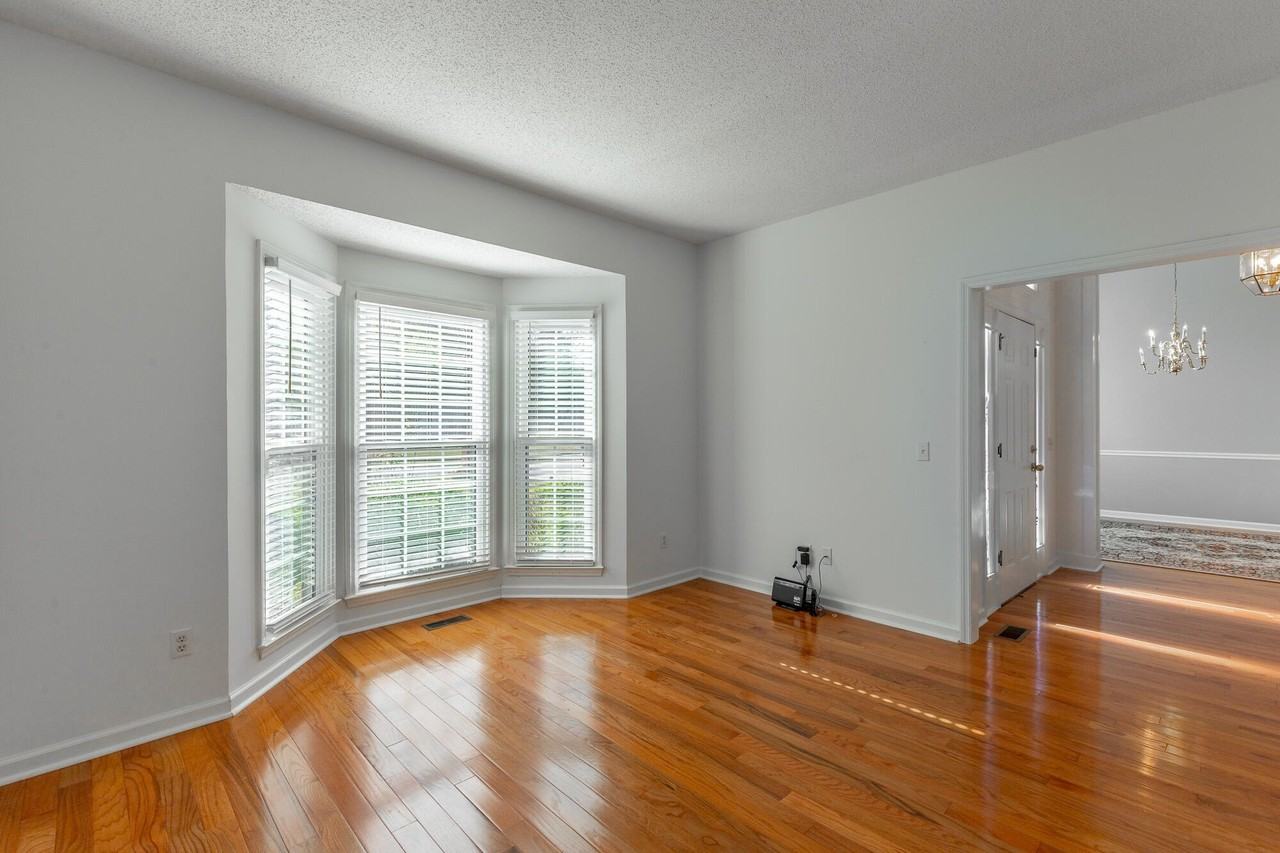 1615 Gunston Hall Rd - Photo 7 of 38