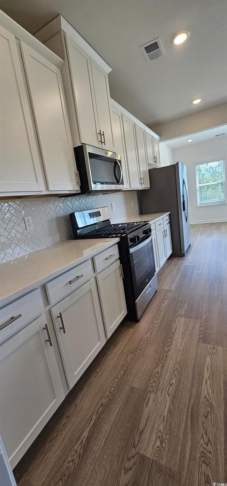 8233 Vibrant Dr - Photo 5 of 40