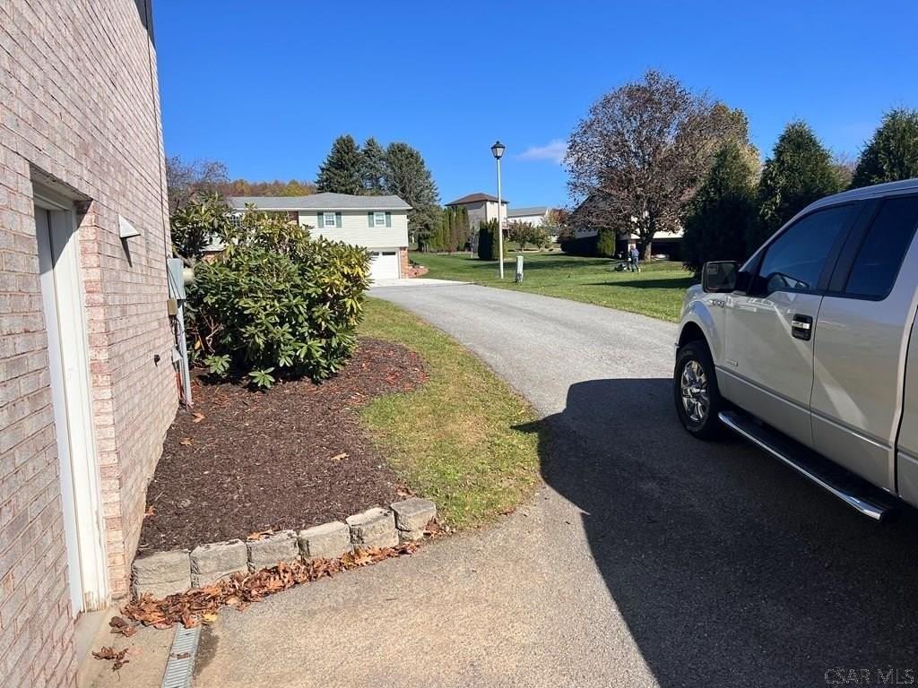 122 Berkey Dr - Photo 4 of 23