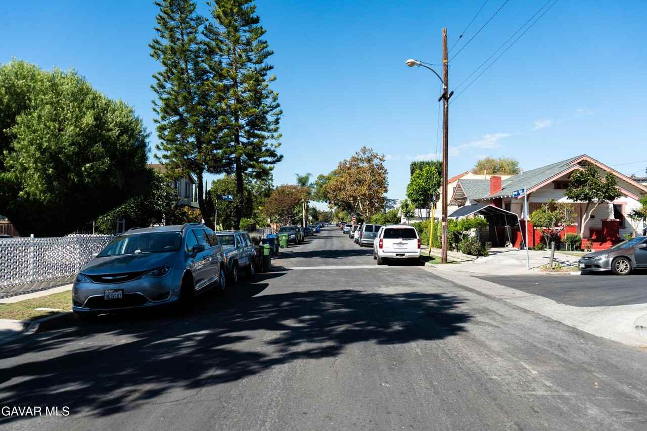 5226 Range View Ave - Photo 2 of 16