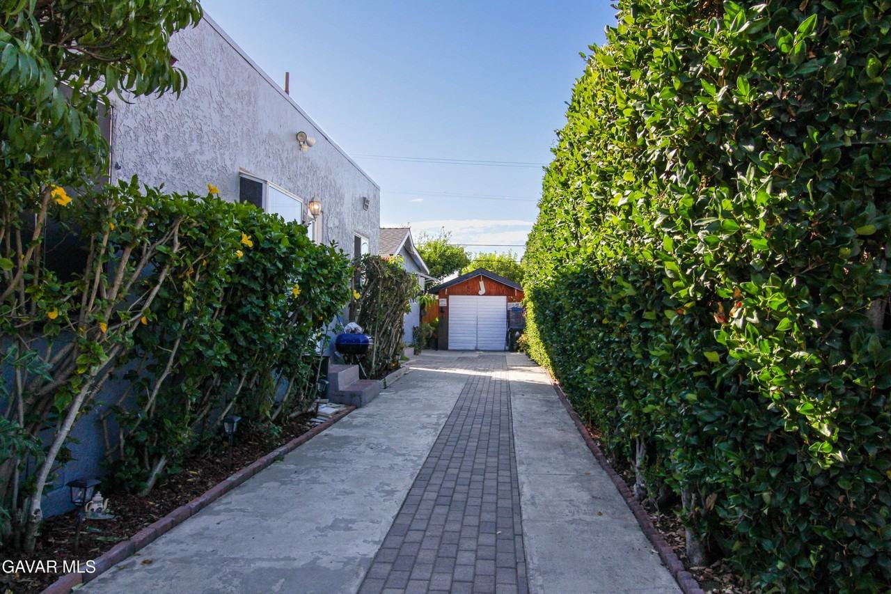 5226 Range View Ave - Photo 3 of 16