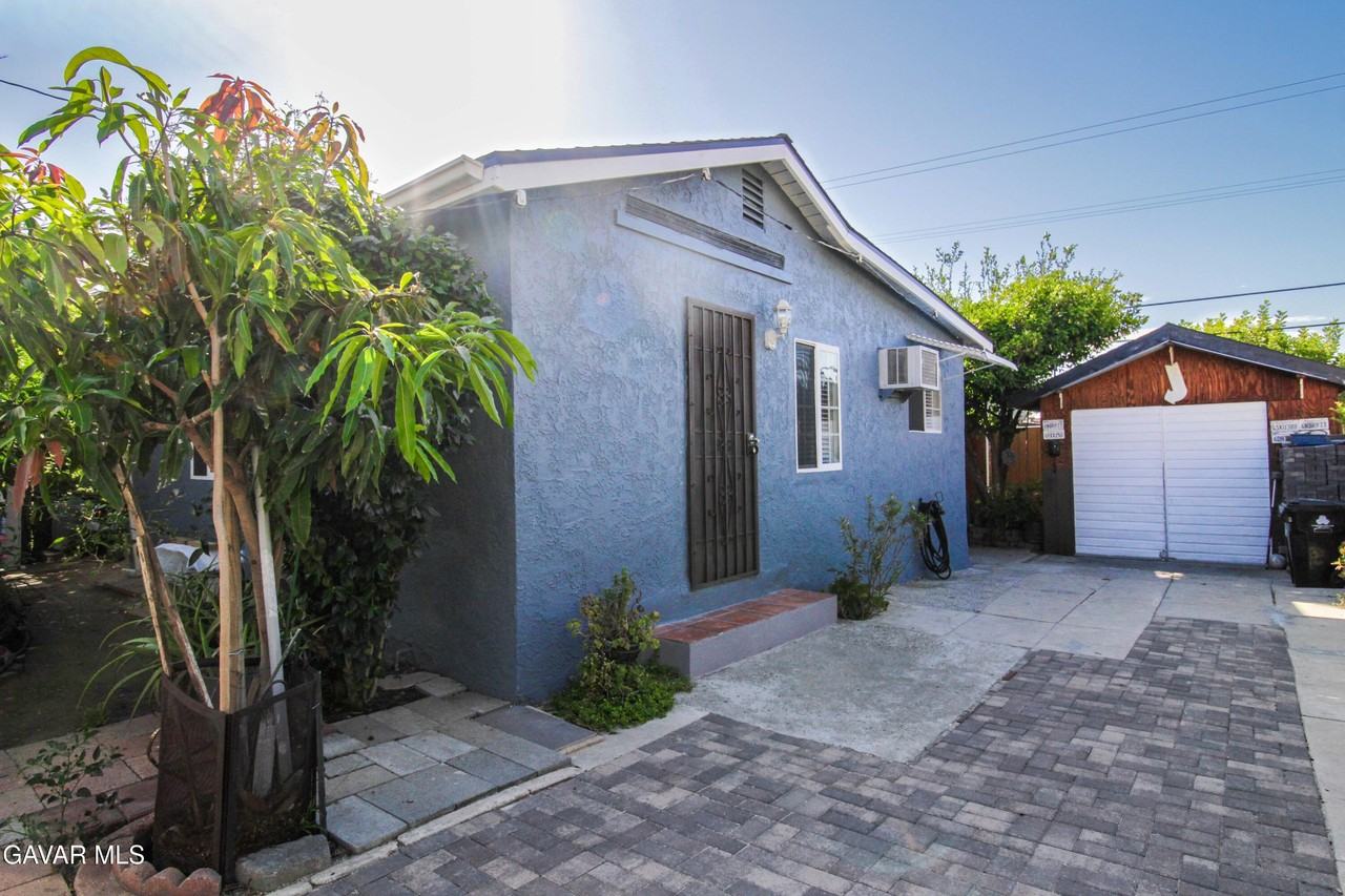 5226 Range View Ave - Photo 4 of 16