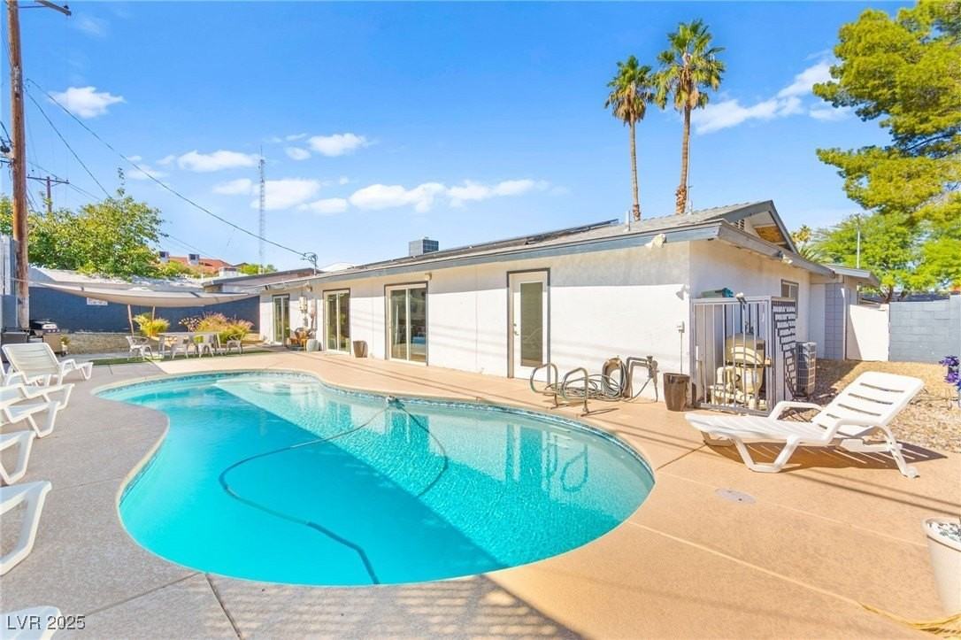 1531 Commanche Dr - Photo 2 of 50