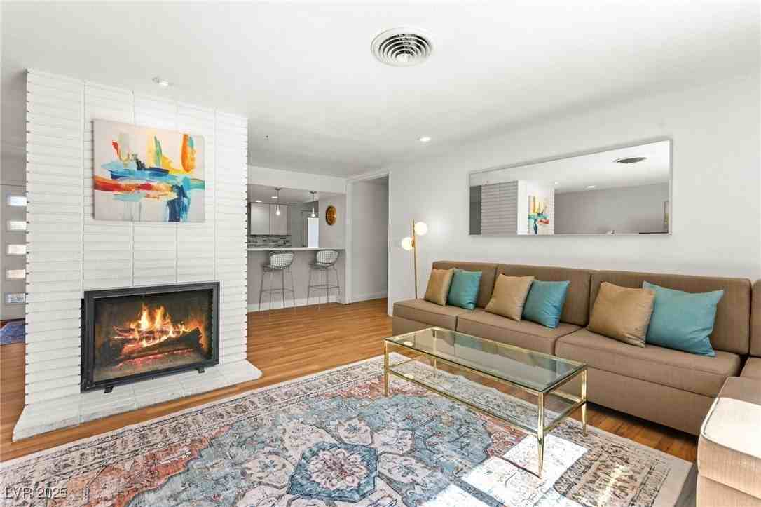 1531 Commanche Dr - Photo 3 of 50