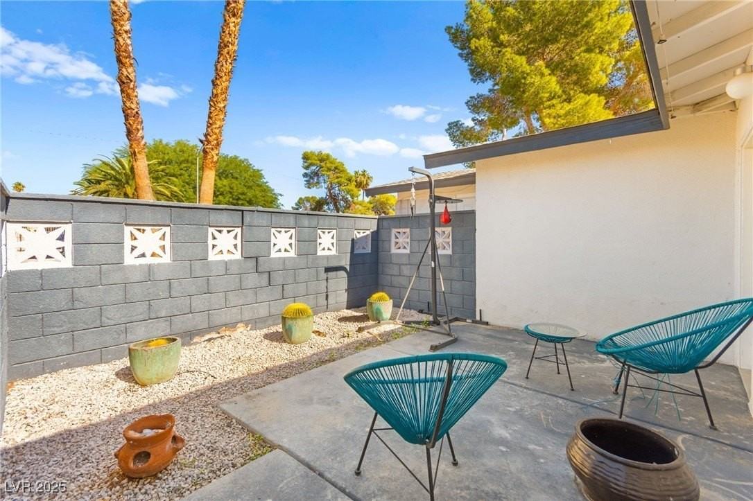 1531 Commanche Dr - Photo 7 of 50