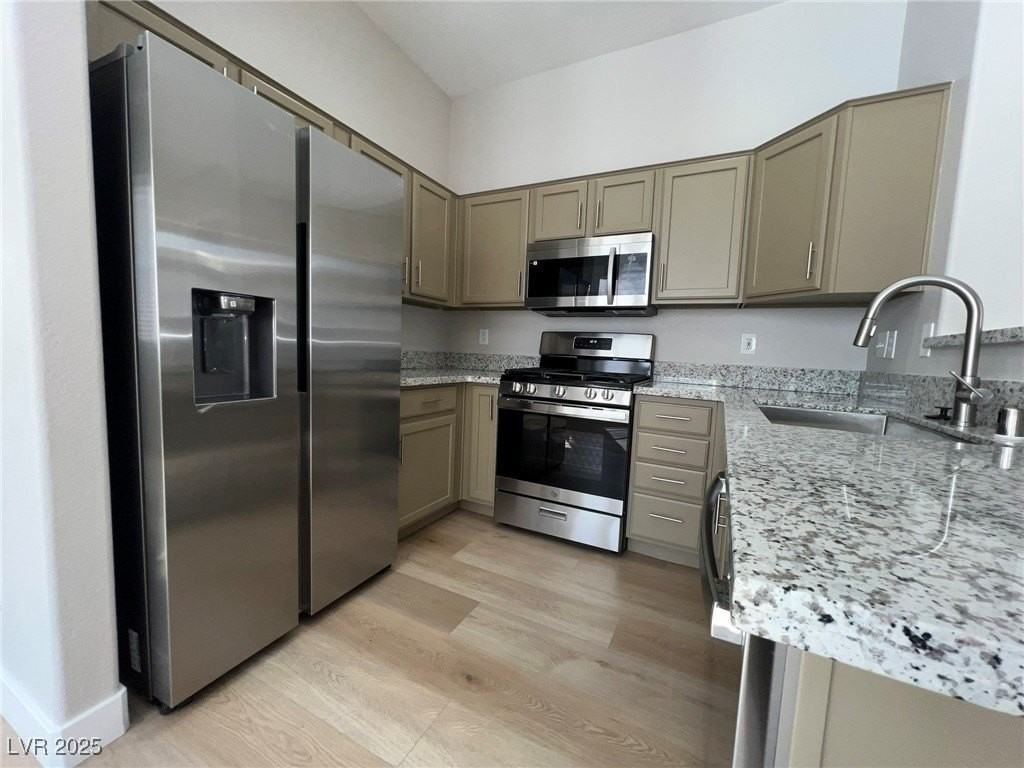 10780 Valencia Hills St - Photo 6 of 24