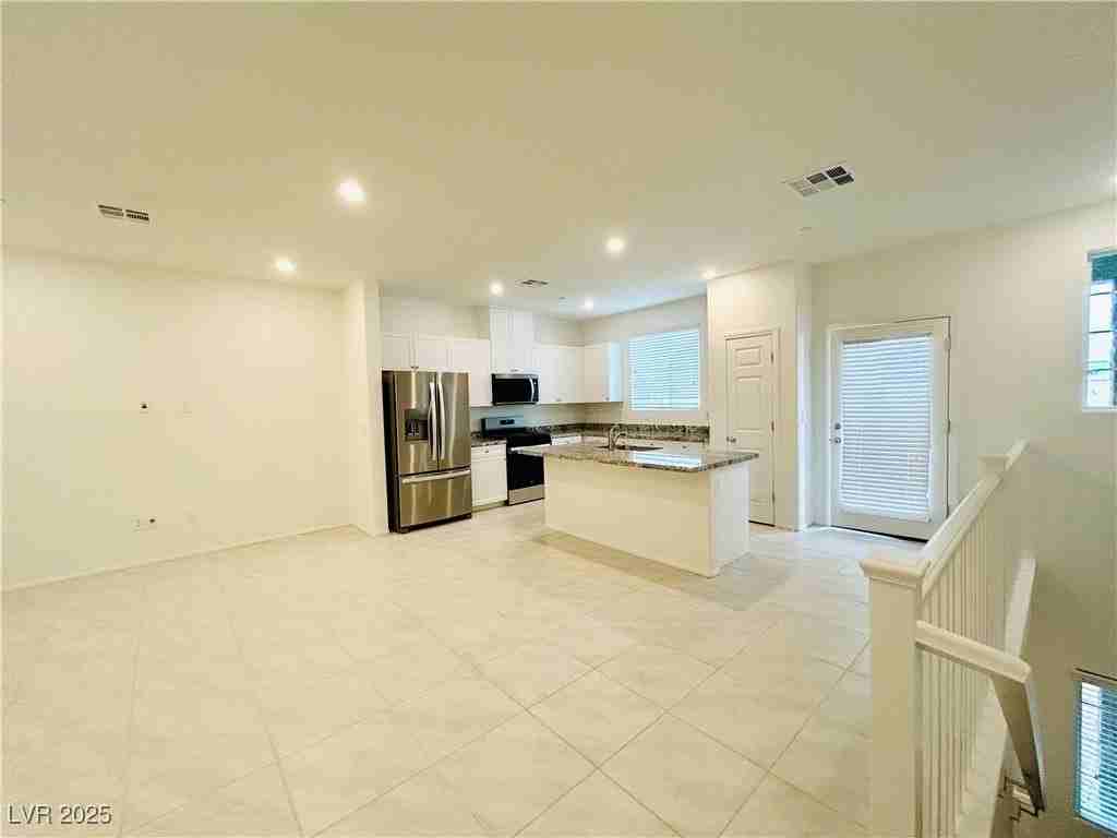 1163 Heliodor Ave - Photo 3 of 19