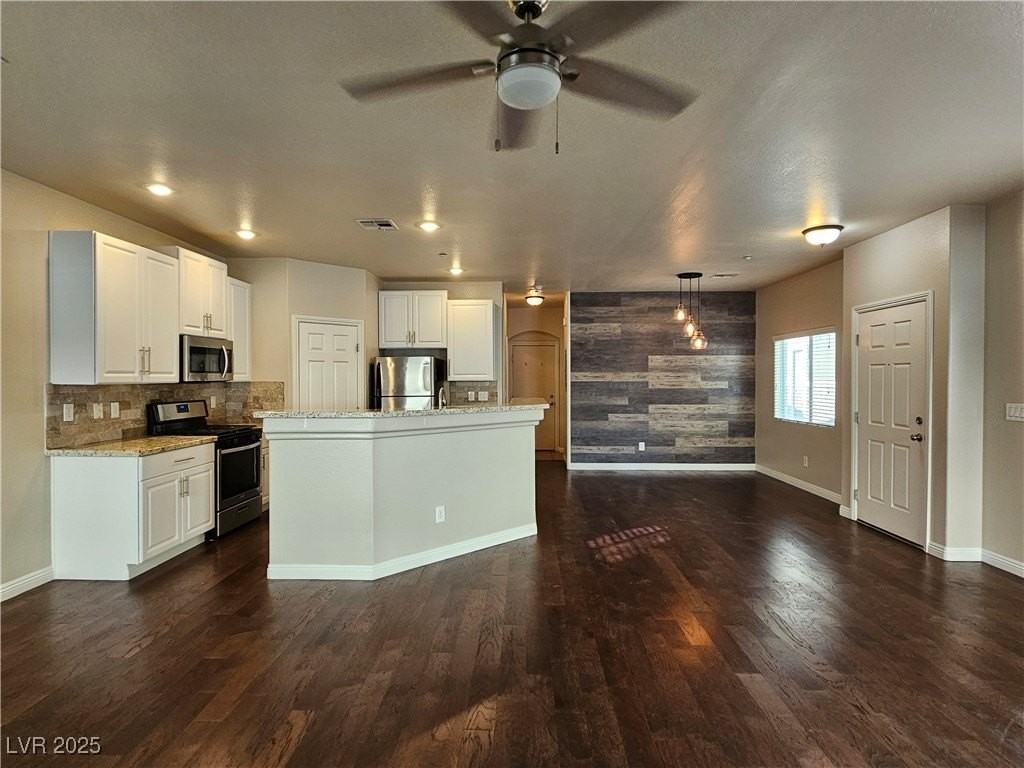 5545 Dueces Wild Court #103 - Photo 5 of 26