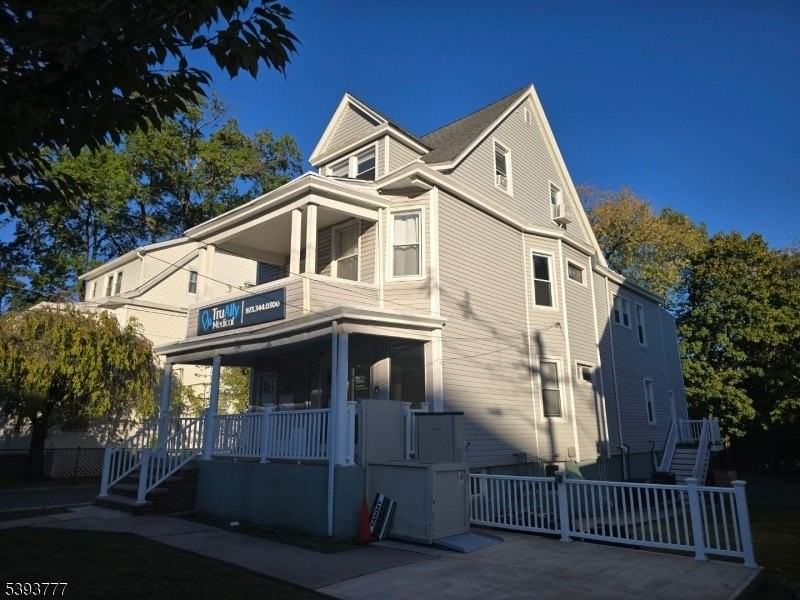 105 Main St - Photo 2 of 17