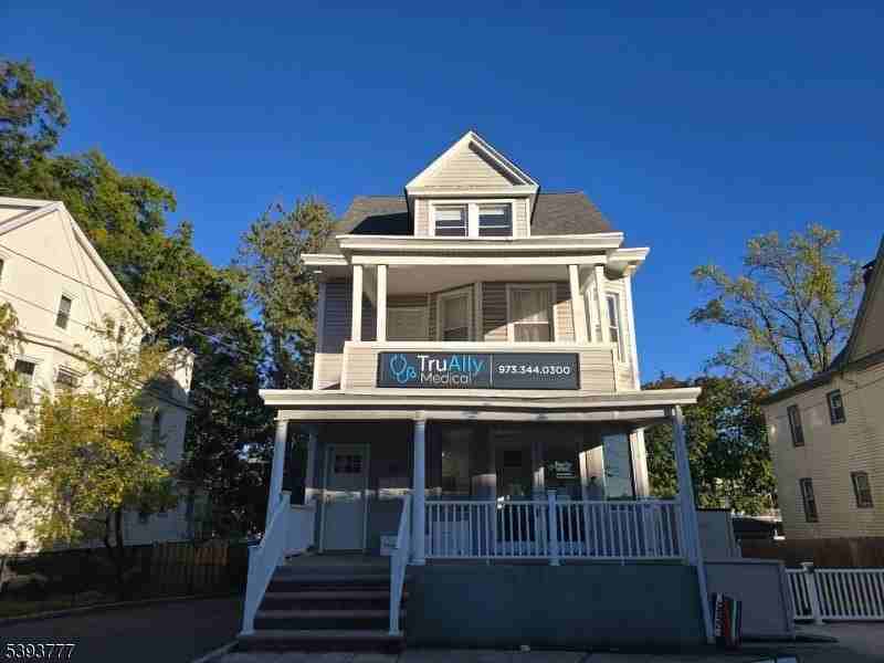 105 Main St - Photo 3 of 17