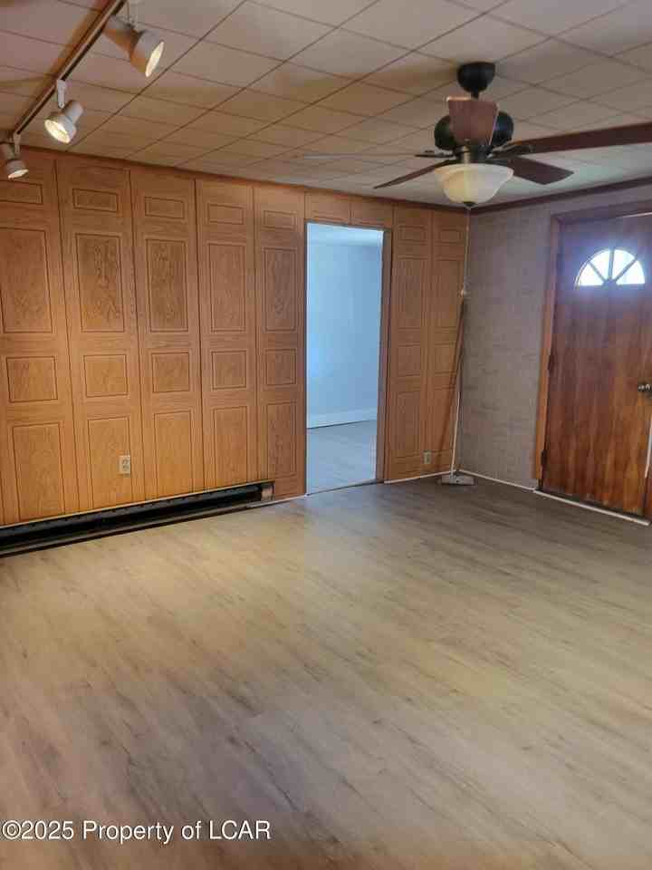 37 Hale St - Photo 2 of 9