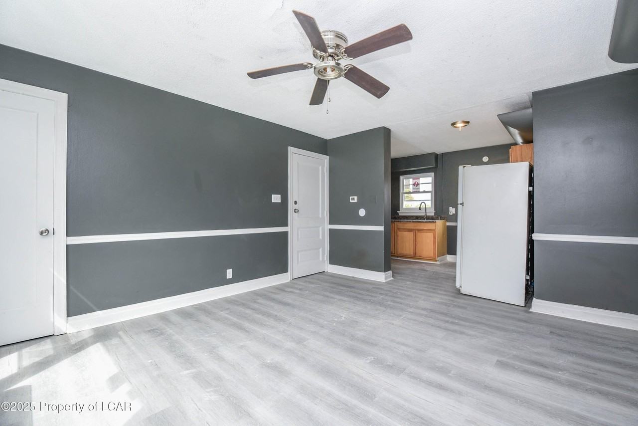 110 Barber St - Photo 6 of 21