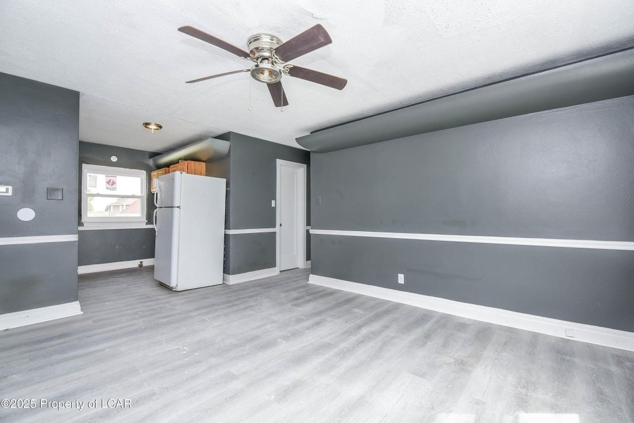 110 Barber St - Photo 7 of 21