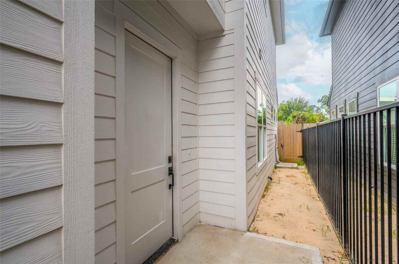 4605 Terry St - Photo 2 of 28