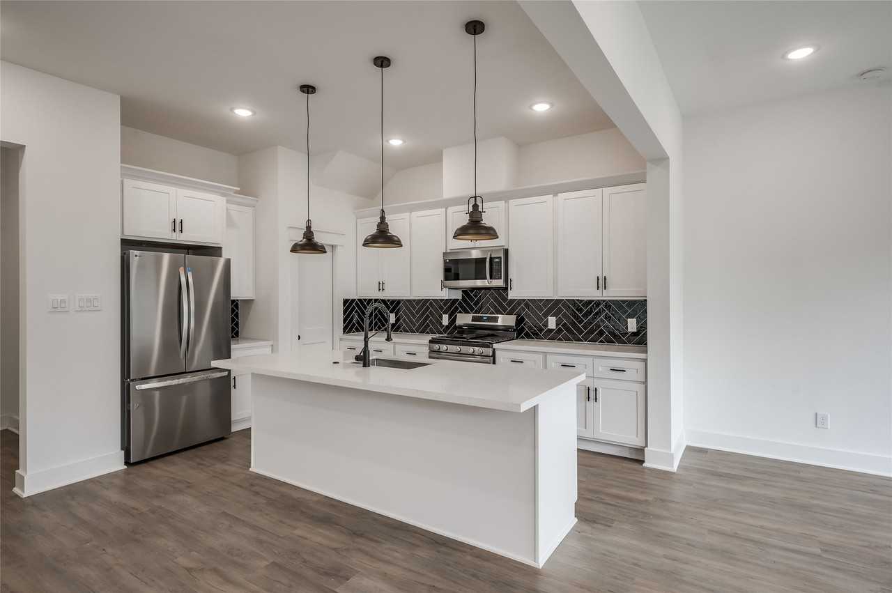 4605 Terry St - Photo 3 of 28