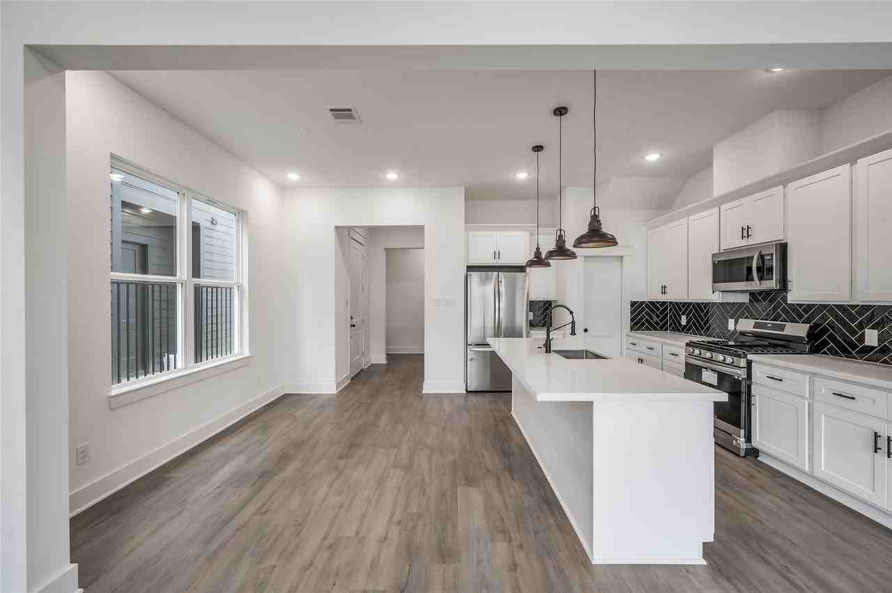 4605 Terry St - Photo 4 of 28