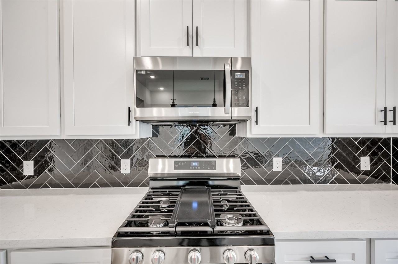 4605 Terry St - Photo 7 of 28