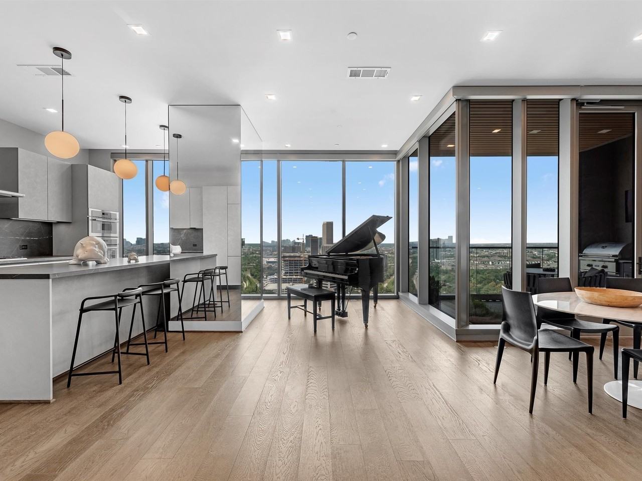 1711 Allen Pkwy #2102 - Photo 2 of 17