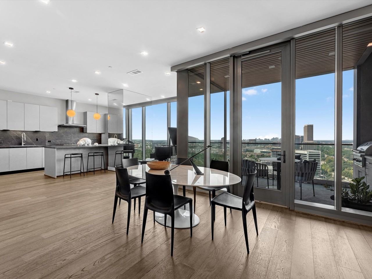 1711 Allen Pkwy #2102 - Photo 3 of 17