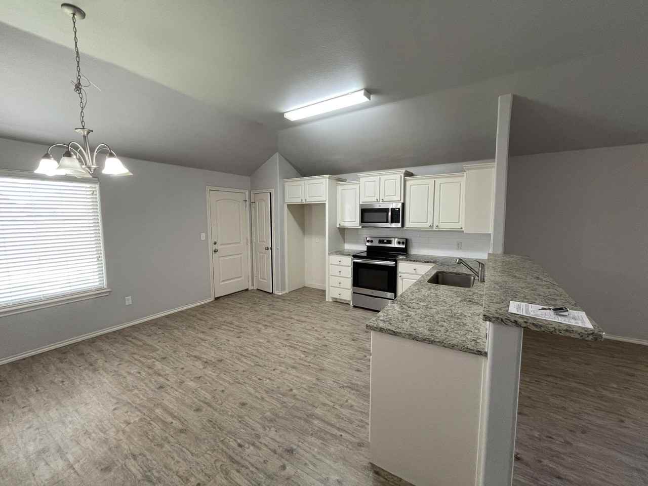 1012 Preston Trl - Photo 5 of 21