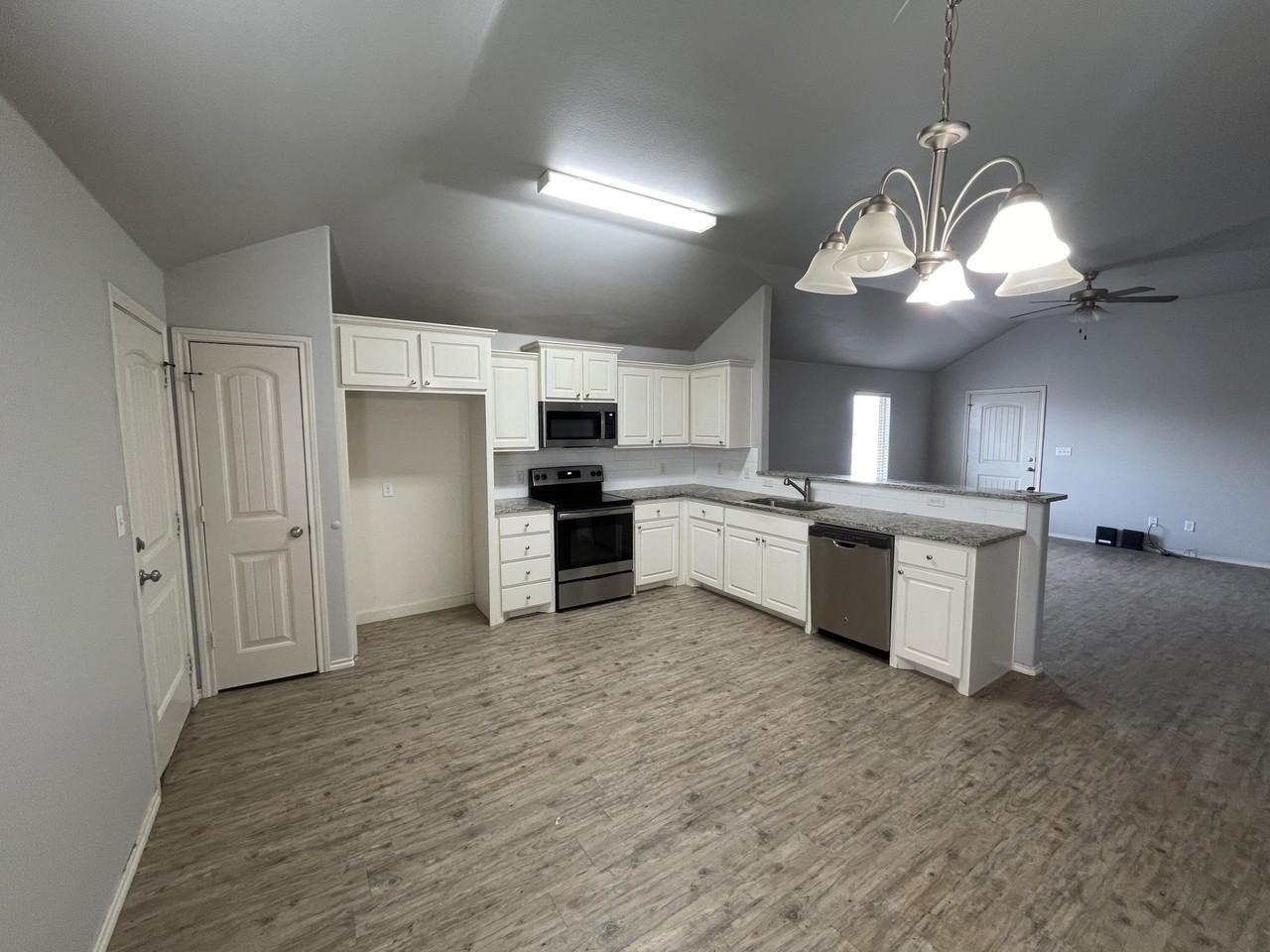 1012 Preston Trl - Photo 6 of 21