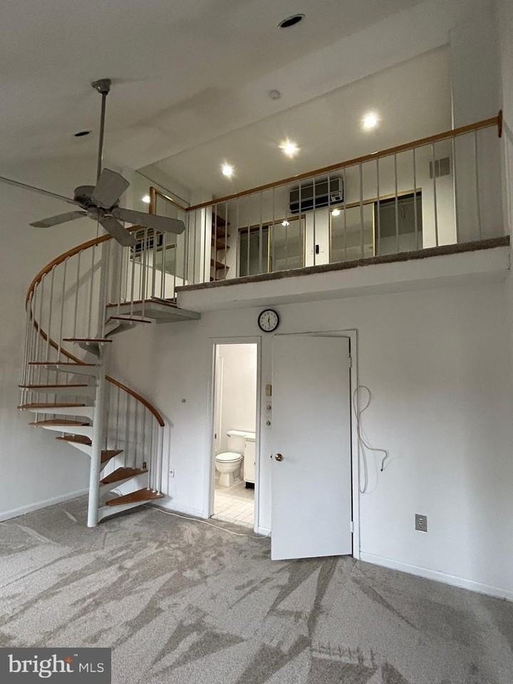 5141 King Charles Way - Photo 7 of 9