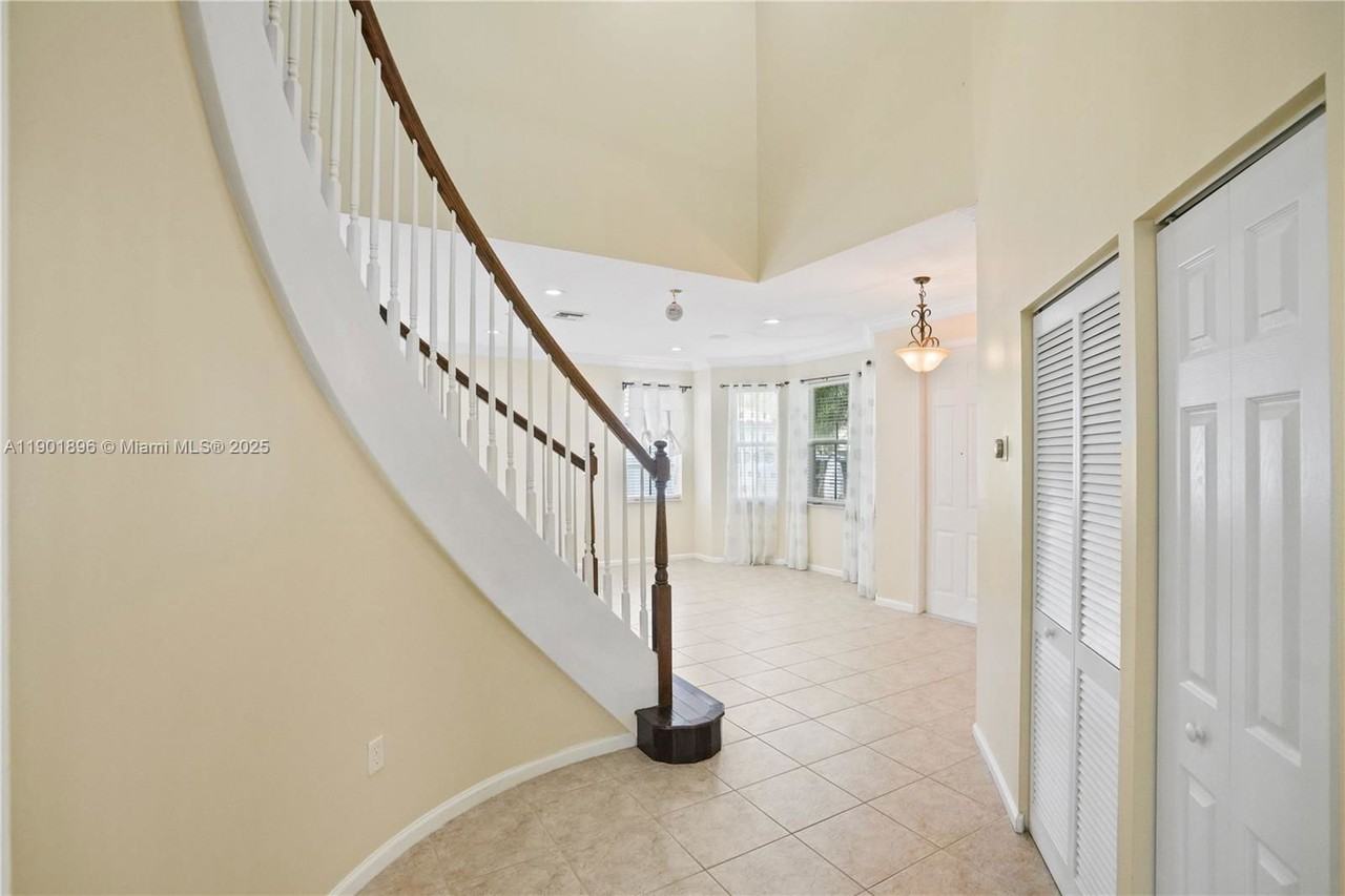 15674 Sw 53rd Ct - Photo 3 of 8