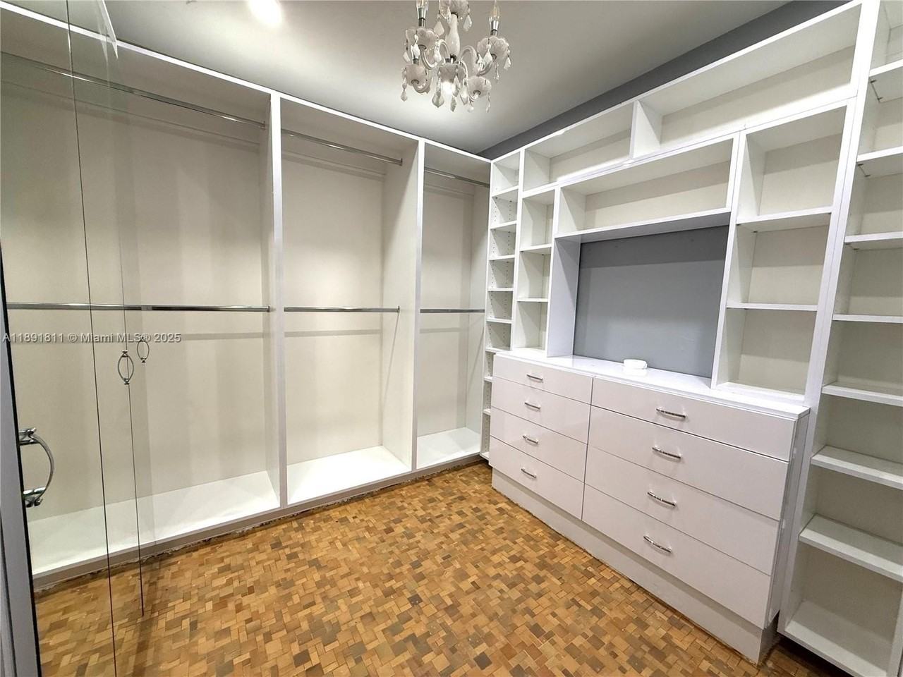 11305 Ne 13th Ave - Photo 6 of 17