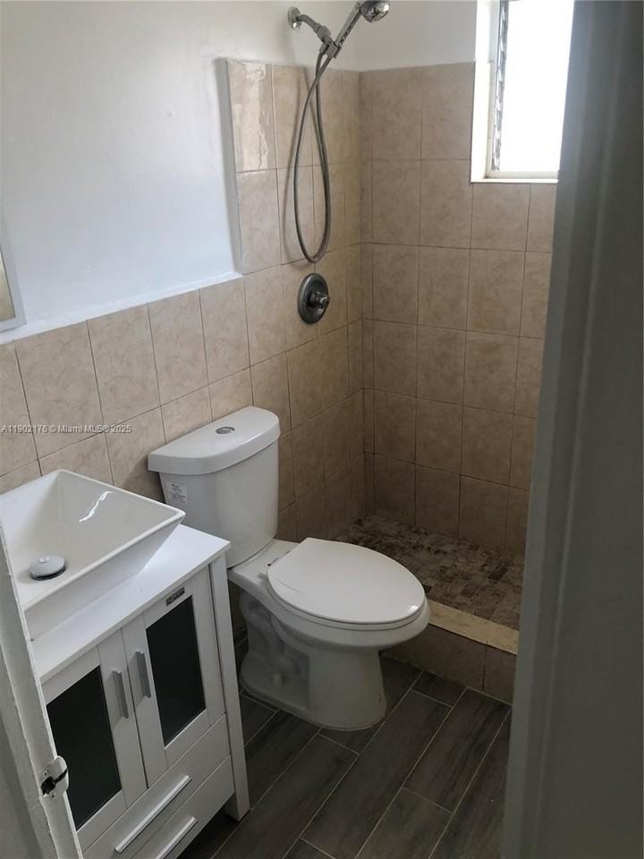 6200 Dewey St #1 - Photo 3 of 8