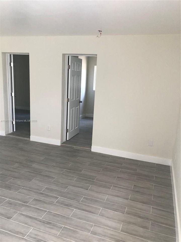 6200 Dewey St #1 - Photo 4 of 8