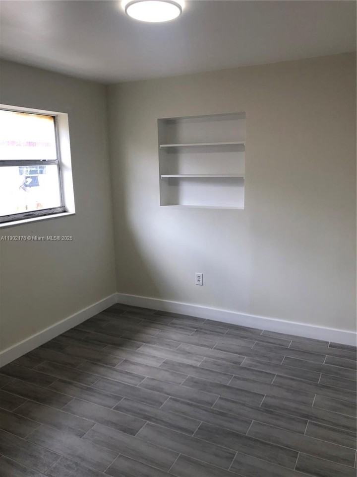 6200 Dewey St #1 - Photo 6 of 8