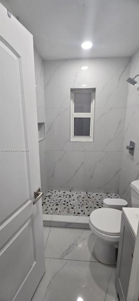 720 Nw 77th St - Photo 4 of 11