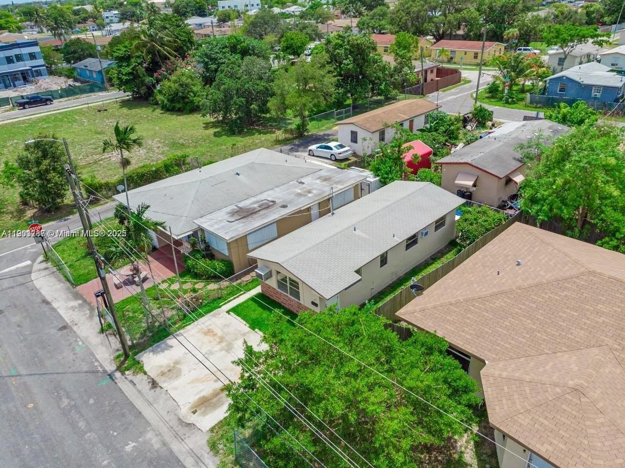 805 Nw 3rd Ter #1 - Photo 5 of 47