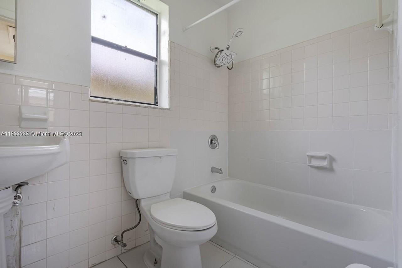 805 Nw 3rd Ter #1 - Photo 6 of 47