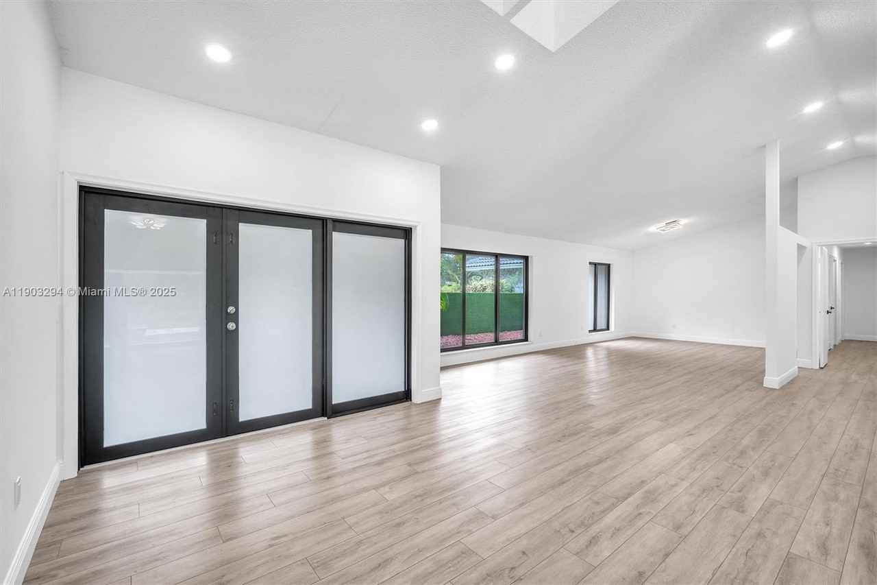 11476 Sundance Ln - Photo 6 of 45