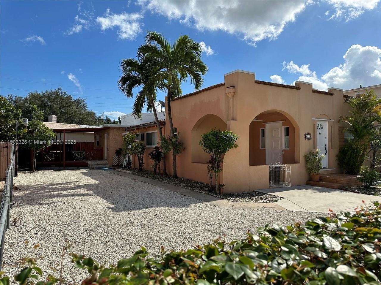 431 Tamiami Blvd - Photo 3 of 24