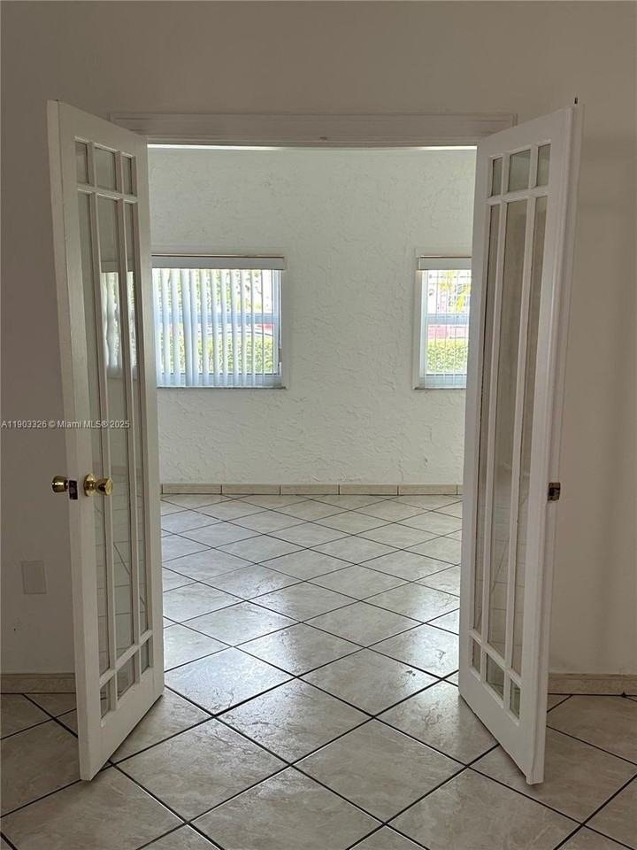 431 Tamiami Blvd - Photo 5 of 24