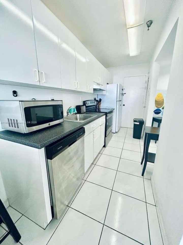 100 Lincoln Rd #1639 - Photo 7 of 10