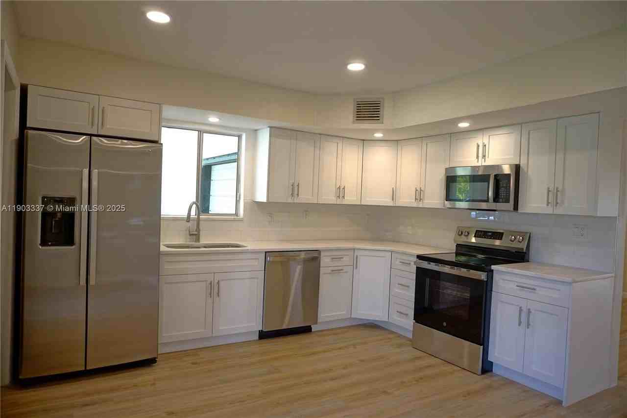 971 Fulton Lane Northeast - Photo 2 of 29