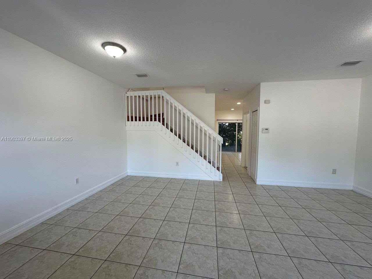 1712 Se 31st Ct #0 - Photo 3 of 27