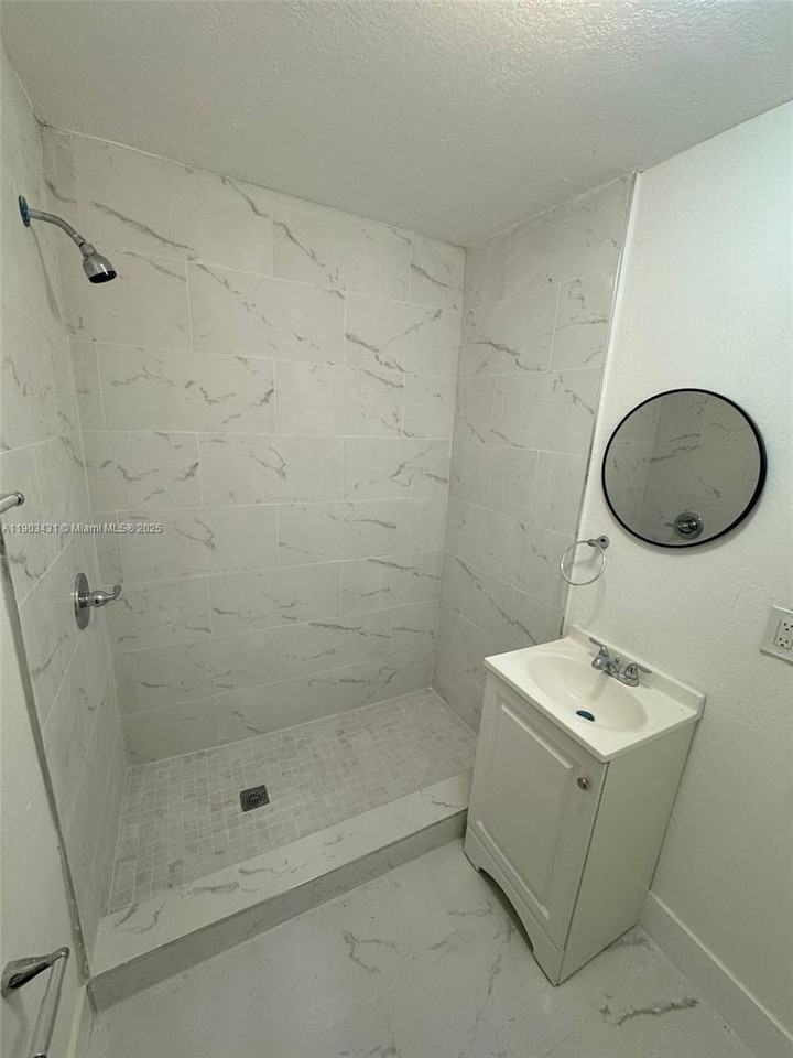 5815 Nw 18th Ave - Photo 4 of 24