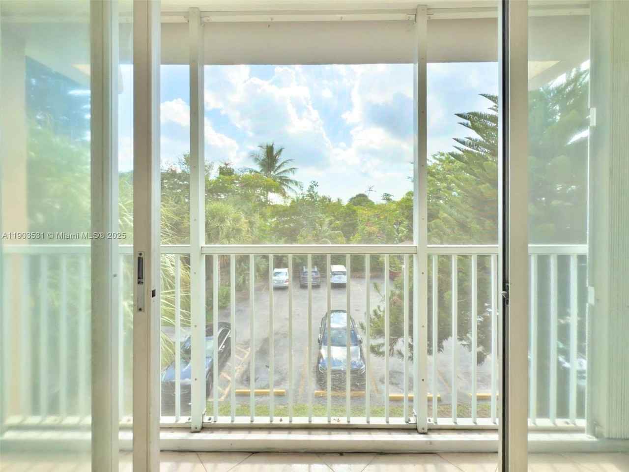 942 Ne 199th St #302 - Photo 6 of 13