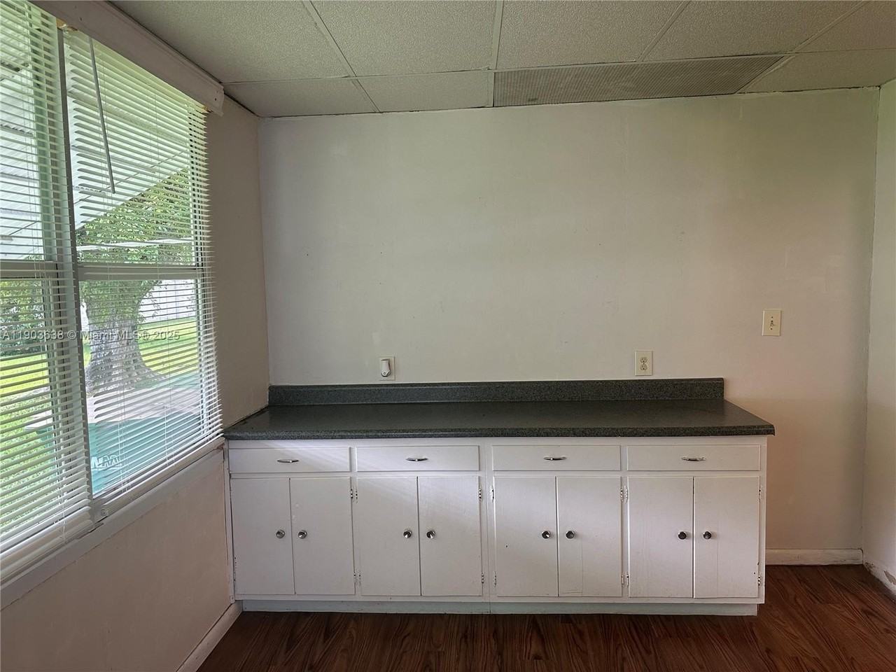 8308 Nw 57th Ct - Photo 4 of 20